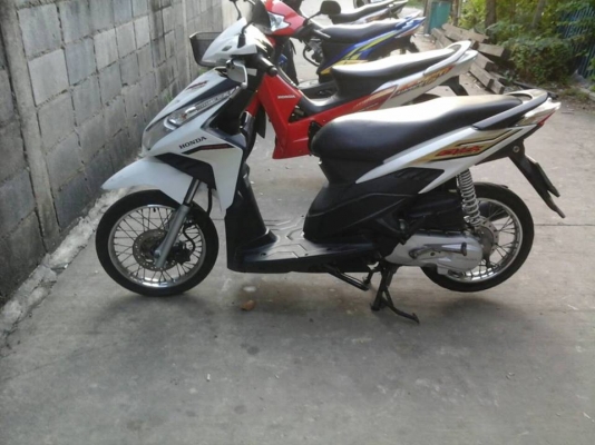 Click i ปี 53 รถสวย เครื่องแน่นๆ ไม่หลวม ไม่ควันขาว ชุดสีสดๆ