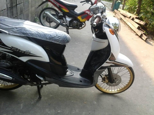 Fino ปี 54 ท่ออาร์ม สีขาว ดำ ล้อขอบทอง รถสวย เบาะใหม่ เครื่องเดิมแน่นๆ เอกสารครบ ท้าพิสูจน์ ลองขับได้จ้า Fino ปี 54 ท่ออาร์ม สีขาว ดำ ล้อขอบทอง รถสวย เบาะใหม่ เครื่องเดิมแน่นๆ เอกสารครบ ท้าพิสูจน์ ลองขับได้จ้า