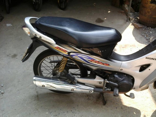 Wave 125 r ปี 49 กุญแจใหญ่ สีเทา รถบ้าน เครื่องเดิม แน่นๆ ชุดสีสวย เอกสารครบ Wave 125 r ปี 49 กุญแจใหญ่ สีเทา รถบ้าน เครื่องเดิม แน่นๆ ชุดสีสวย เอกสารครบ