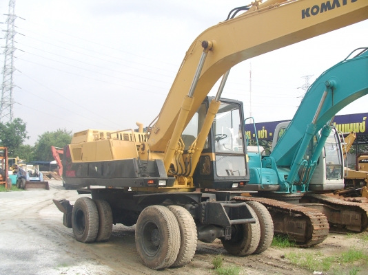 ขายด่วนรถขุดล้อยาง KOMATSU PW 200-3 สภาพสวย