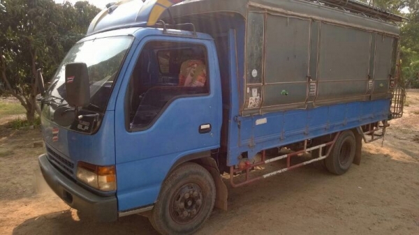 รถอีซูซุ 6 ล้อ NPR72L.  130 แรงม้า.  ( รถประกอบ. )  สนใจติดต่อ 081 - 6079515