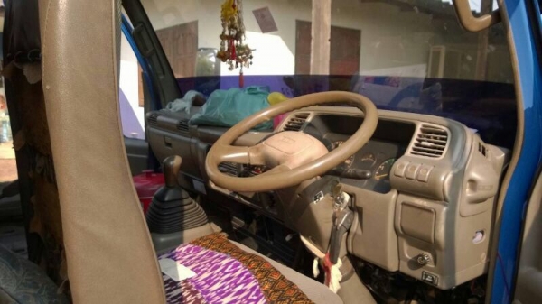 รถอีซูซุ 6 ล้อ NPR72L.  130 แรงม้า.  ( รถประกอบ. )  สนใจติดต่อ 081 - 6079515