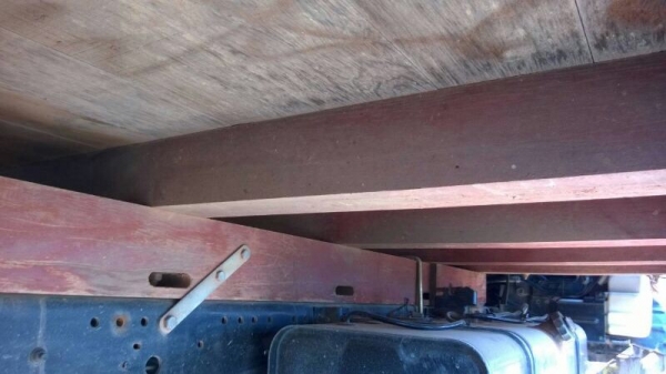 รถอีซูซุ 6 ล้อ NPR72L.  130 แรงม้า.  ( รถประกอบ. )  สนใจติดต่อ 081 - 6079515