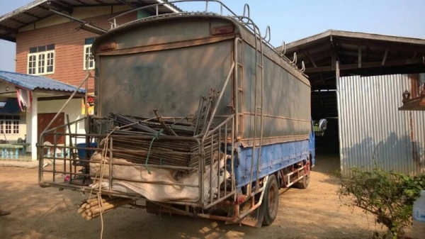 รถอีซูซุ 6 ล้อ NPR72L.  130 แรงม้า.  ( รถประกอบ. )  สนใจติดต่อ 081 - 6079515