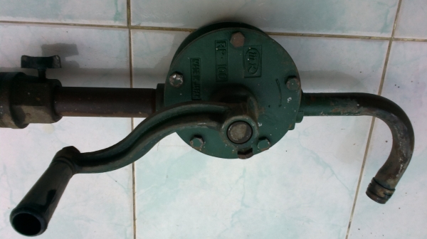 ขายที่ดดูน้ำมันมือหมุน