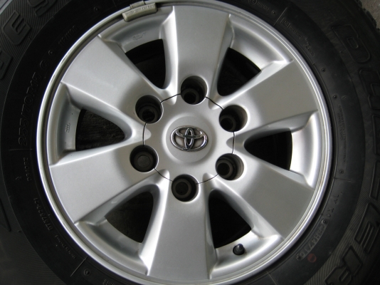 แม็กพร้อมยางวีโก้ตัวสูง ขอบ 15 ยาง 255/70/15 ปี 10 สภาพสวยจัด แม็กพร้อมยางวีโก้ตัวสูง ขอบ 15 ยาง 255/70/15 ปี 10 สภาพสวยจัด