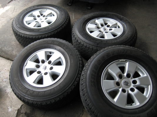 แม็กพร้อมยางวีโก้ตัวสูง ขอบ 15 ยาง 255/70/15 ปี 10 สภาพสวยจัด