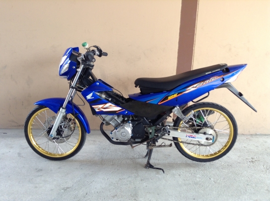 ขาย!!! โซนิคตัวใหม่ สภาพสวย กุญแจใหญ่ ปี48 รถเครื่องดีคับ ทะเบียนครบ ภาษีไม่หมด