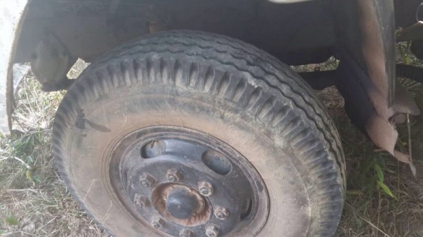 รถอีซูซุ 10 ล้อ ท้ายลาด  240 แรงม้า.  ( *  ไม่มีเล่มทะเบียน. )  สนใจติดต่อ 081 - 6079515