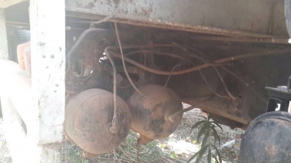 รถอีซูซุ 10 ล้อ ท้ายลาด  240 แรงม้า.  ( *  ไม่มีเล่มทะเบียน. )  สนใจติดต่อ 081 - 6079515