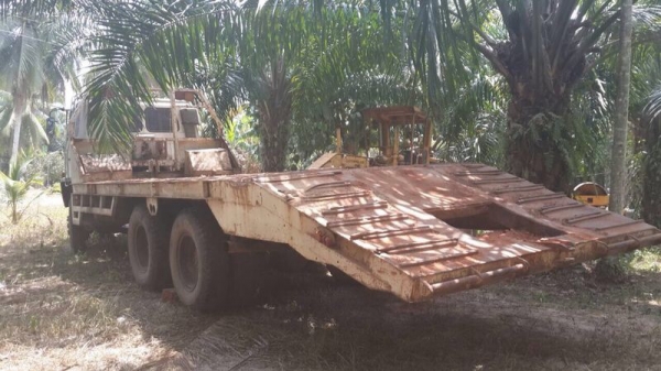 รถอีซูซุ 10 ล้อ ท้ายลาด  240 แรงม้า.  ( *  ไม่มีเล่มทะเบียน. )  สนใจติดต่อ 081 - 6079515