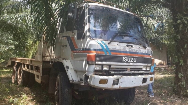 รถอีซูซุ 10 ล้อ ท้ายลาด  240 แรงม้า.  ( *  ไม่มีเล่มทะเบียน. )  สนใจติดต่อ 081 - 6079515