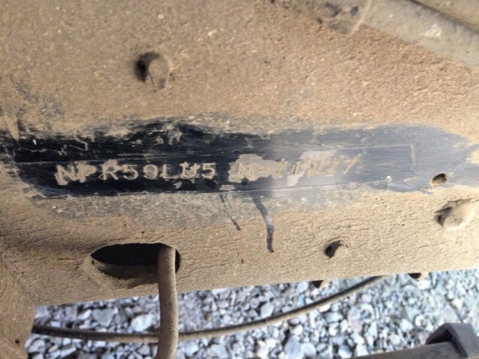 รถอีซูซุ  6 ล้อ  รั้ว  ( ไม่ดั้ม )  115 แรงม้า.  สนใจติดต่อ 081 - 6079515