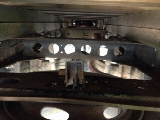 รถอีซูซุ  6 ล้อ  รั้ว  ( ไม่ดั้ม )  115 แรงม้า.  สนใจติดต่อ 081 - 6079515