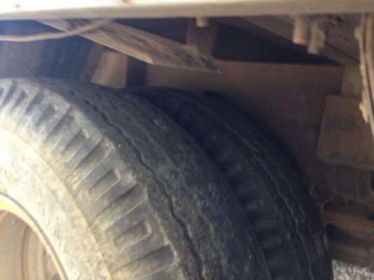 รถอีซูซุ  6 ล้อ  รั้ว  ( ไม่ดั้ม )  115 แรงม้า.  สนใจติดต่อ 081 - 6079515