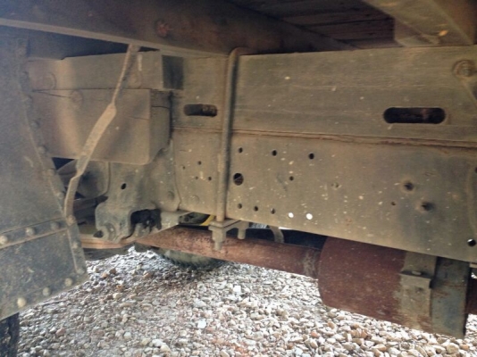 รถอีซูซุ  6 ล้อ  รั้ว  ( ไม่ดั้ม )  115 แรงม้า.  สนใจติดต่อ 081 - 6079515