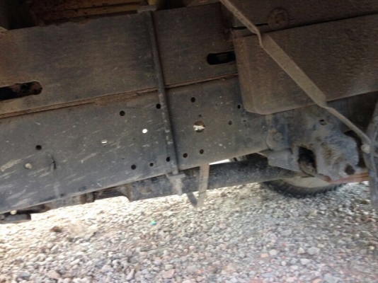 รถอีซูซุ  6 ล้อ  รั้ว  ( ไม่ดั้ม )  115 แรงม้า.  สนใจติดต่อ 081 - 6079515