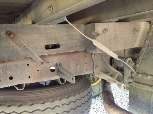 รถอีซูซุ  6 ล้อ  รั้ว  ( ไม่ดั้ม )  115 แรงม้า.  สนใจติดต่อ 081 - 6079515