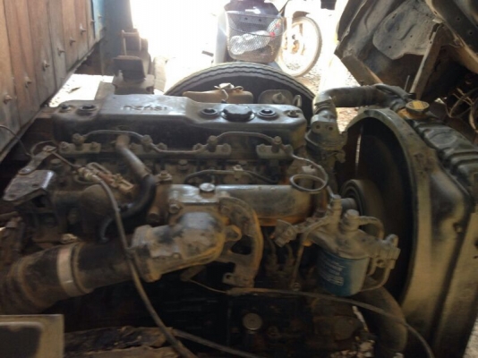 รถอีซูซุ  6 ล้อ  รั้ว  ( ไม่ดั้ม )  115 แรงม้า.  สนใจติดต่อ 081 - 6079515