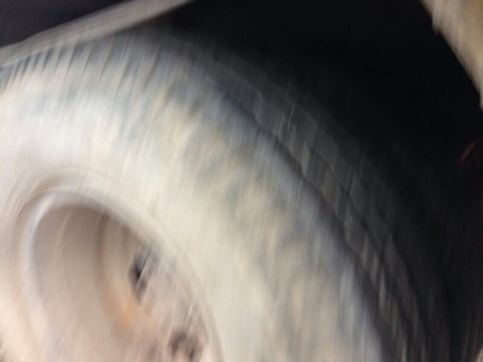 รถอีซูซุ  6 ล้อ  รั้ว  ( ไม่ดั้ม )  115 แรงม้า.  สนใจติดต่อ 081 - 6079515