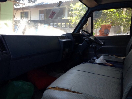 รถอีซูซุ  6 ล้อ  รั้ว  ( ไม่ดั้ม )  115 แรงม้า.  สนใจติดต่อ 081 - 6079515