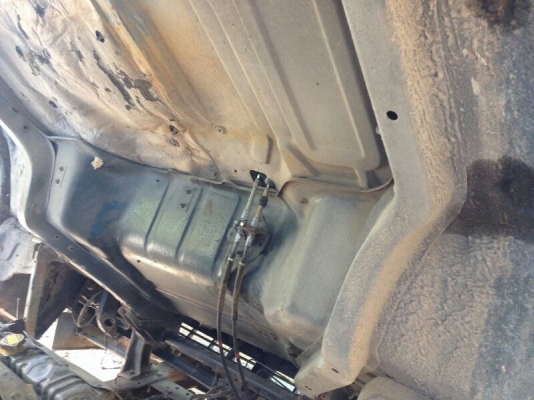 รถอีซูซุ  6 ล้อ  รั้ว  ( ไม่ดั้ม )  115 แรงม้า.  สนใจติดต่อ 081 - 6079515