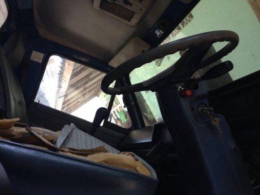 รถอีซูซุ  6 ล้อ  รั้ว  ( ไม่ดั้ม )  115 แรงม้า.  สนใจติดต่อ 081 - 6079515