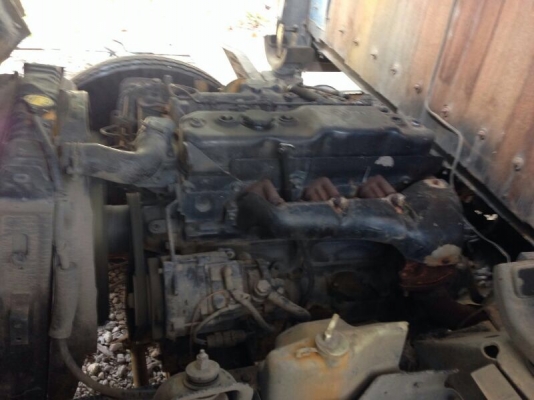 รถอีซูซุ  6 ล้อ  รั้ว  ( ไม่ดั้ม )  115 แรงม้า.  สนใจติดต่อ 081 - 6079515