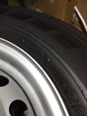 ขายล้อกะทะพร้อมยางป้ายแดง215 70 15 กรบะดีแม็ก ถูกๆ