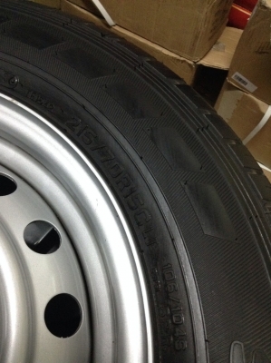 ขายล้อกะทะพร้อมยางป้ายแดง215 70 15 กรบะดีแม็ก ถูกๆ