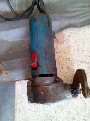 เครื่องตัดเมทัลชีสหรือเหล็กแผ่น