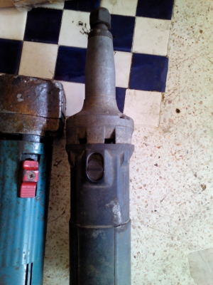 หินเจียรคอยาวตัวใหญ่