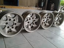 ขายแม็ก6รู ขอบ14  ถูกๆเลยคับ ชั่งกิโลก็เกือบ2000แล้วคับ