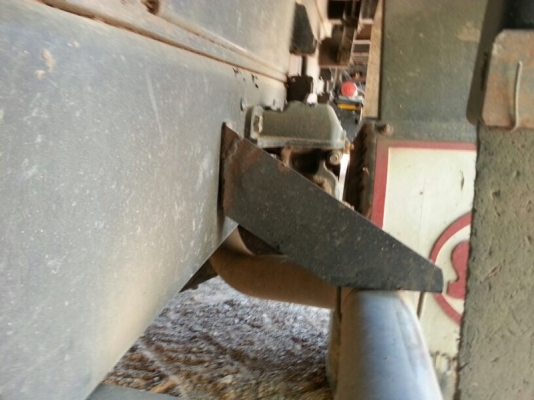 รถอีซูซุ 6 ล้อดั้ม FRR  210 แรงม้า. ปี 53  ( รถวิ่ง 15x,xxx กม. )  สนใจติดต่อ 081 - 6079515