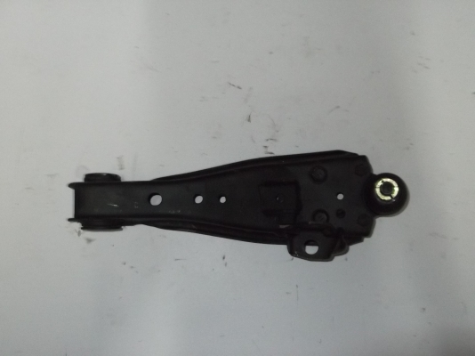 ปีกนก TOYOTA รุ่น COMMUTER ล่าง