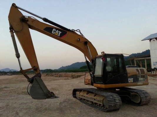 รถแบคโฮ  CAT  320D   ( รถทำงาน 3,1xx ซม. )    สนใจติดต่อ 081 - 6079515