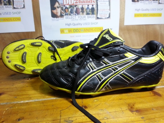 รองเท้าสตั๊ท  มือสองของแท้ งามๆ  .... หลายคู่ครับ