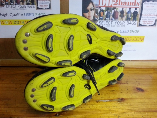 รองเท้าสตั๊ท  มือสองของแท้ งามๆ  .... หลายคู่ครับ