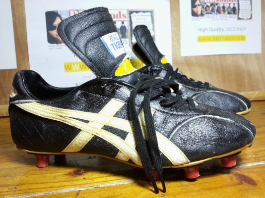 รองเท้าสตั๊ท  มือสองของแท้ งามๆ  .... หลายคู่ครับ