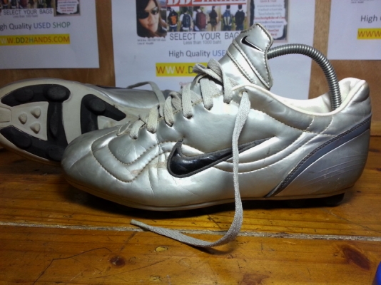 รองเท้าสตั๊ท  มือสองของแท้ งามๆ  .... หลายคู่ครับ