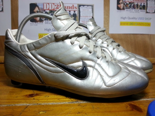 รองเท้าสตั๊ท  มือสองของแท้ งามๆ  .... หลายคู่ครับ