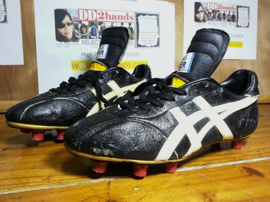 รองเท้าสตั๊ท  มือสองของแท้ งามๆ  .... หลายคู่ครับ