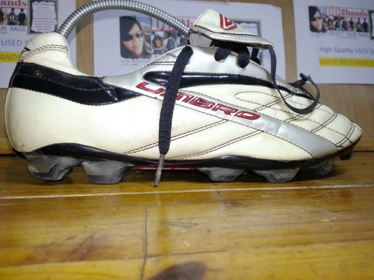 รองเท้าสตั๊ท  มือสองของแท้ งามๆ  .... หลายคู่ครับ