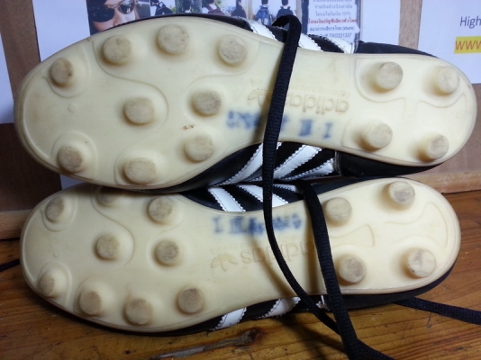 รองเท้าสตั๊ท  มือสองของแท้ งามๆ  .... หลายคู่ครับ