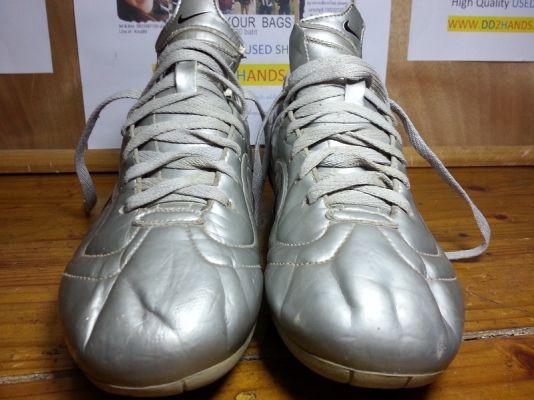 รองเท้าสตั๊ท  มือสองของแท้ งามๆ  .... หลายคู่ครับ