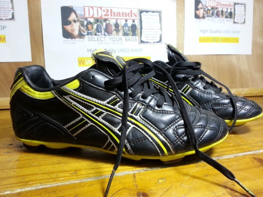 รองเท้าสตั๊ท  มือสองของแท้ งามๆ  .... หลายคู่ครับ