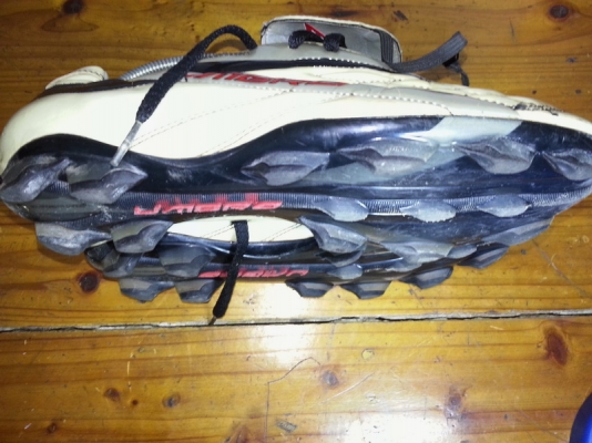 รองเท้าสตั๊ท  มือสองของแท้ งามๆ  .... หลายคู่ครับ