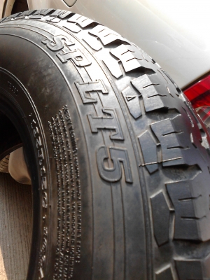 195R15C DUNLOP SP LT5 ปี 2011  มีเส้น เดียว ขาย 800 บาท TEL.081-427-3941