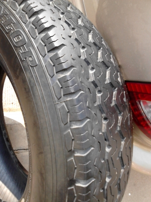 195R15C DUNLOP SP LT5 ปี 2011  มีเส้น เดียว ขาย 800 บาท TEL.081-427-3941