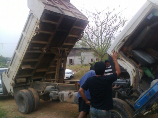 หกล้อดั้ม มิตซู115แรง เกียร์ใหญ่ Fหน้าFหลัง ยาง8.25 รถใช้งานได้ดีครับ